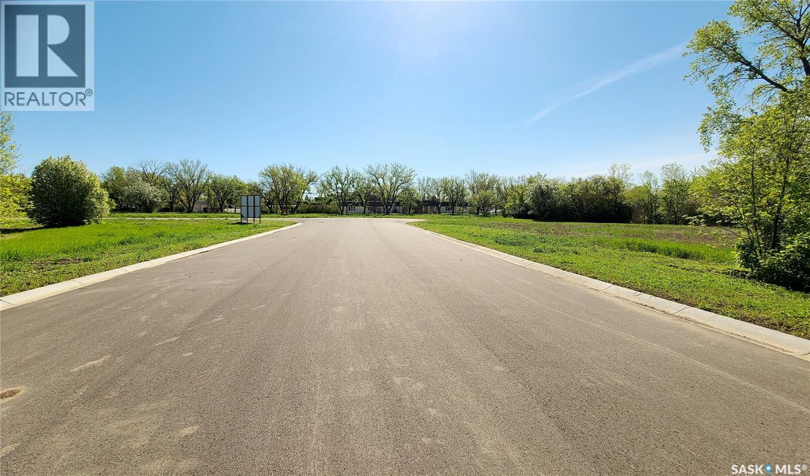 16 Kenney Crescent, Weyburn, Saskatchewan  S4H 1L3 - Photo 9 - SK028726