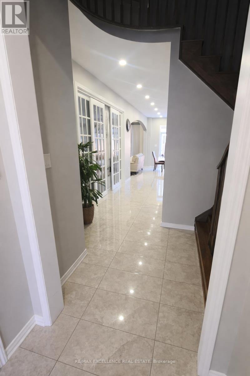 45 Queen Mary Boulevard, Hamilton, Ontario  L8J 0M4 - Photo 3 - X12799080