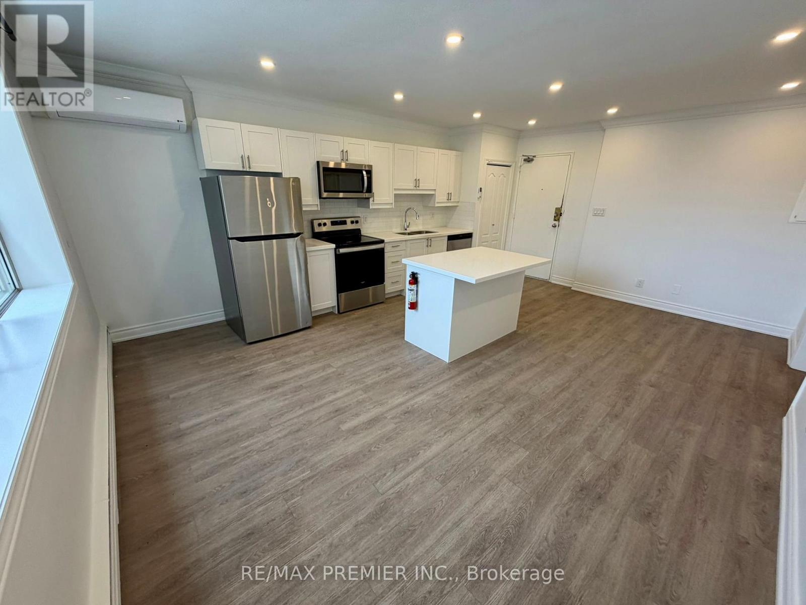 203 - 112 St. Joseph's Drive, Hamilton, Ontario  L8N 2E7 - Photo 4 - X12799204