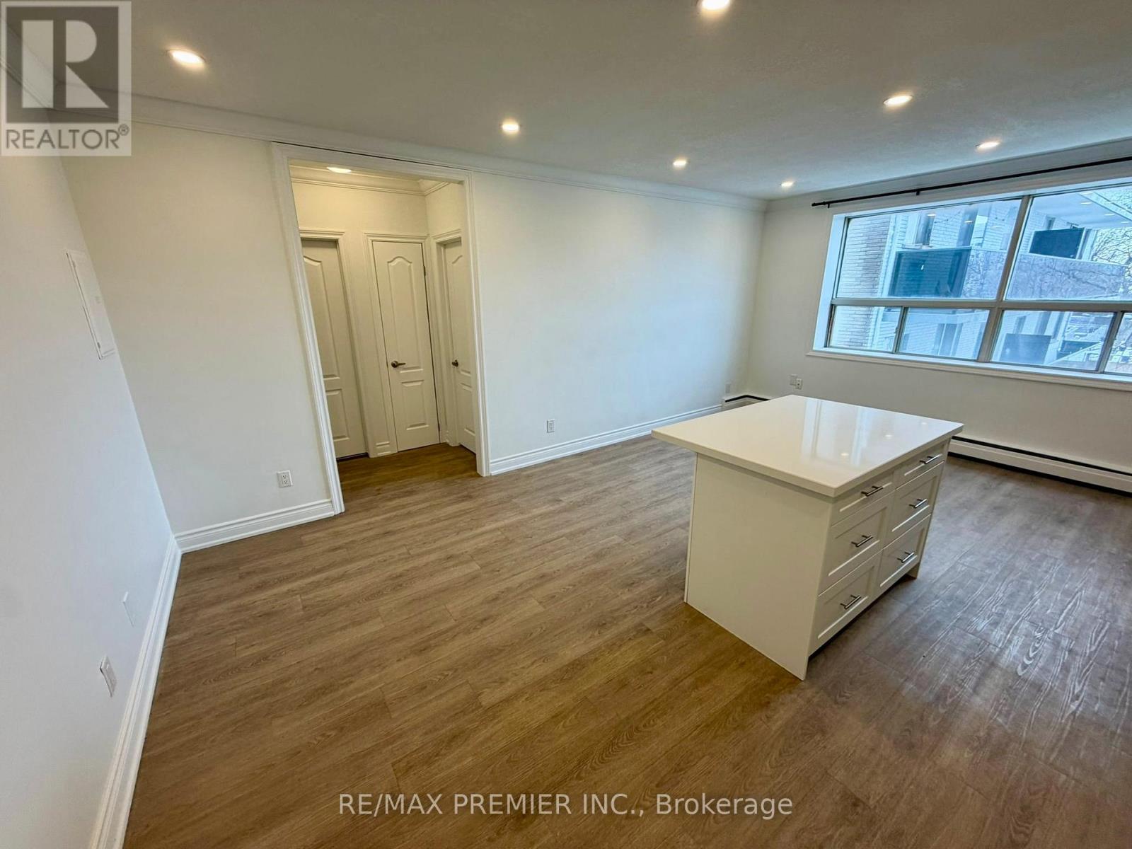 203 - 112 St. Joseph's Drive, Hamilton, Ontario  L8N 2E7 - Photo 5 - X12799204