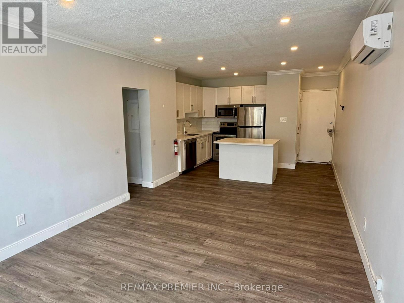 101 - 112 St. Joseph's Drive, Hamilton (Corktown), Ontario  L8N 2E7 - Photo 3 - X12799210