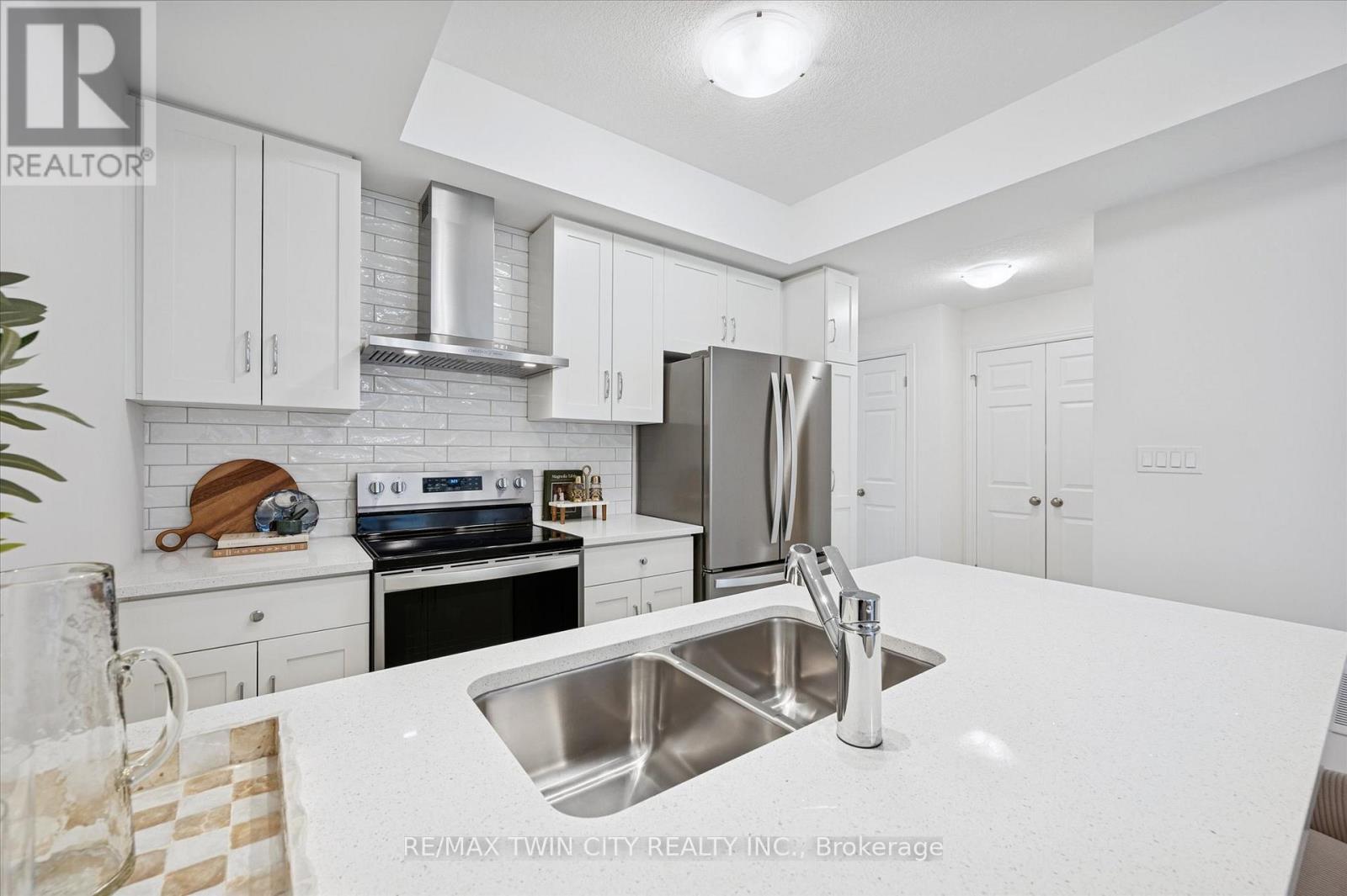 51 Lomond Lane, Kitchener, Ontario  N2R 0T6 - Photo 12 - X12799216