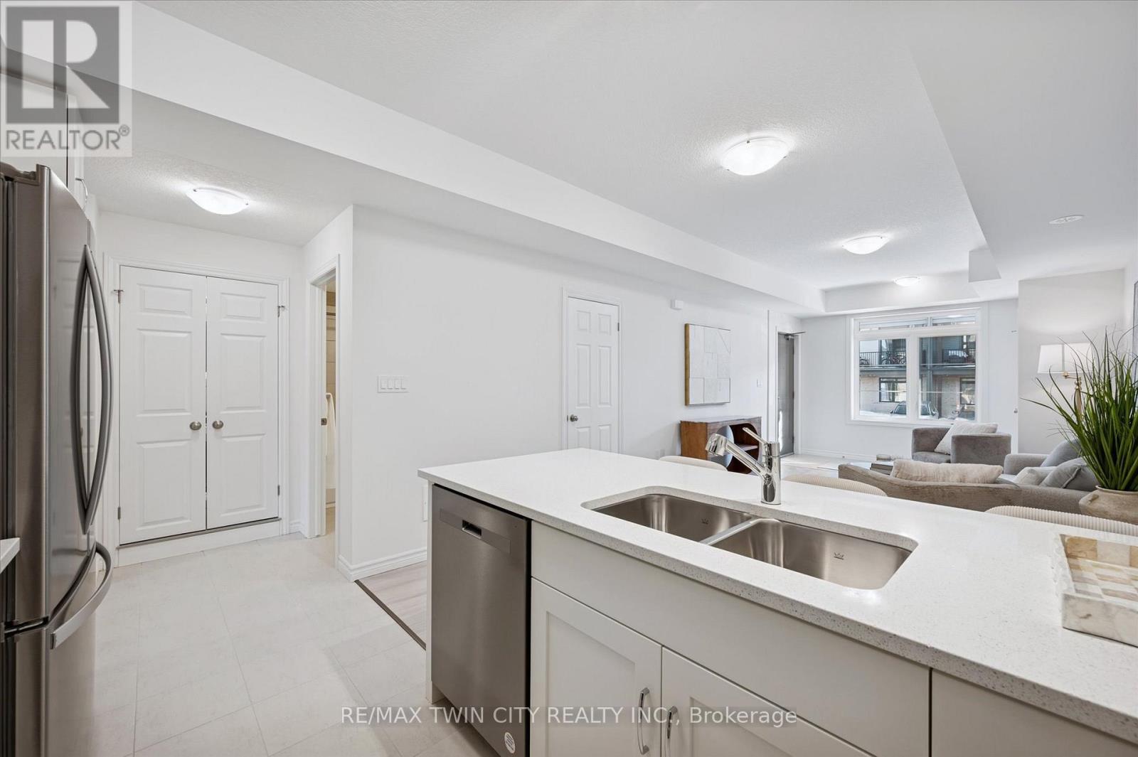 51 Lomond Lane, Kitchener, Ontario  N2R 0T6 - Photo 13 - X12799216