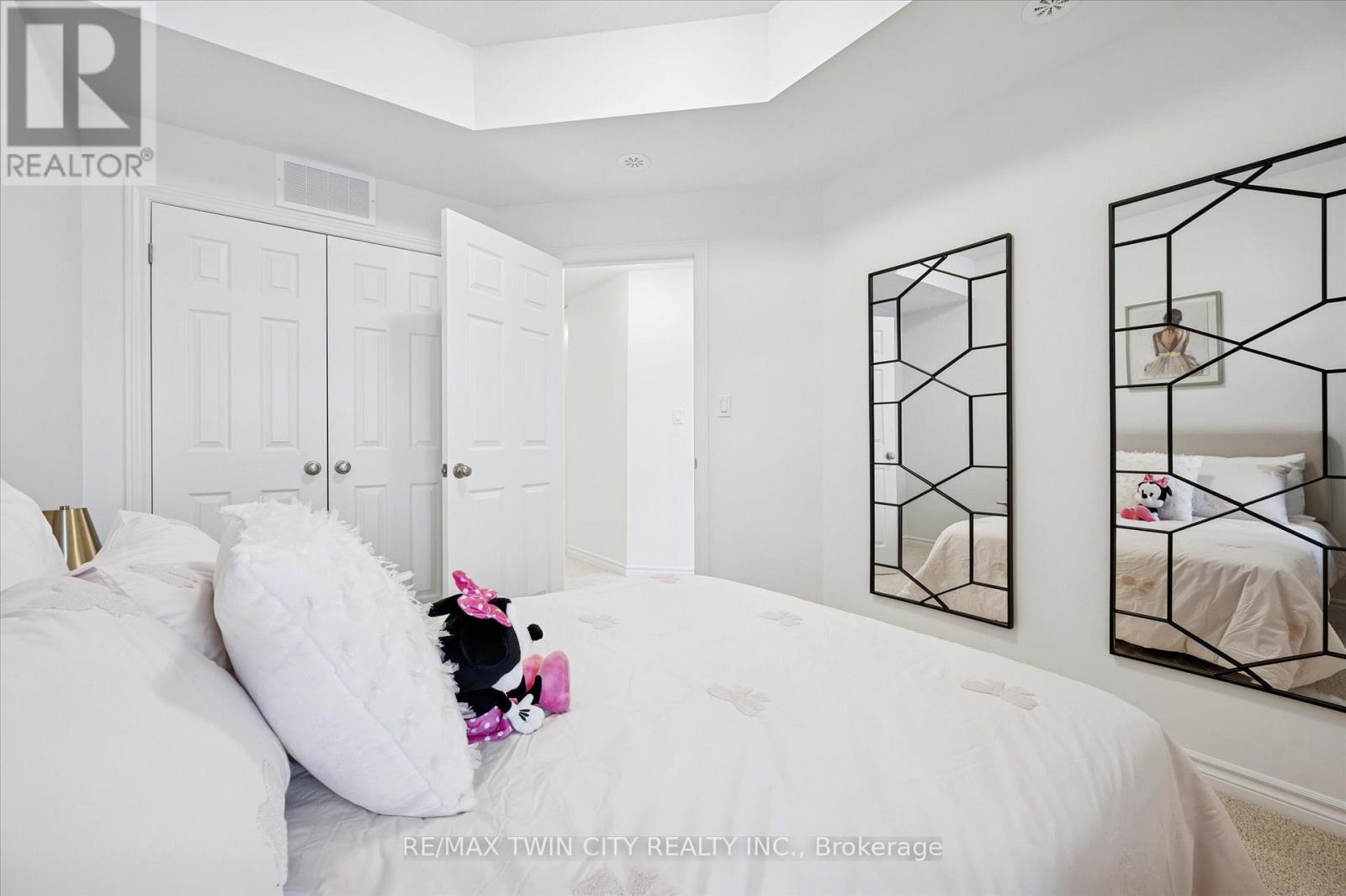 51 Lomond Lane, Kitchener, Ontario  N2R 0T6 - Photo 17 - X12799216