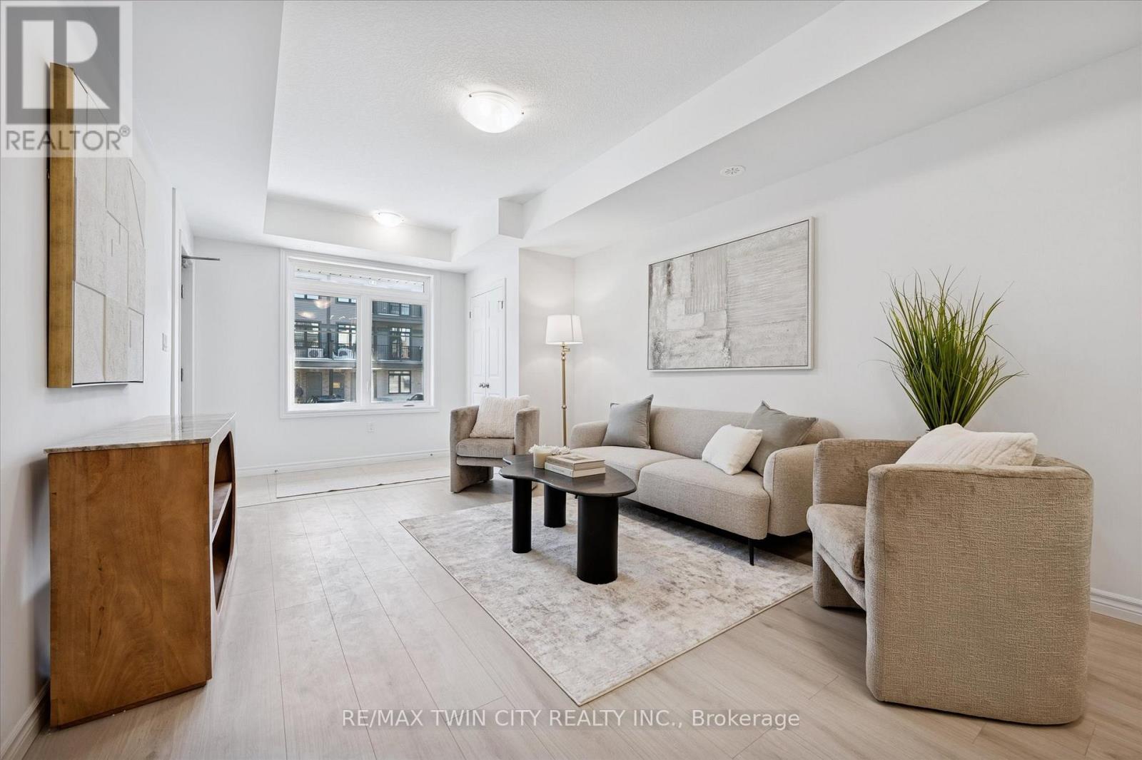 51 Lomond Lane, Kitchener, Ontario  N2R 0T6 - Photo 5 - X12799216