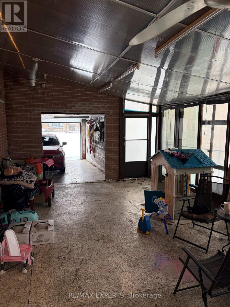 327 Jeffcoat Drive, Toronto, Ontario  M9W 3E4 - Photo 42 - W12799116