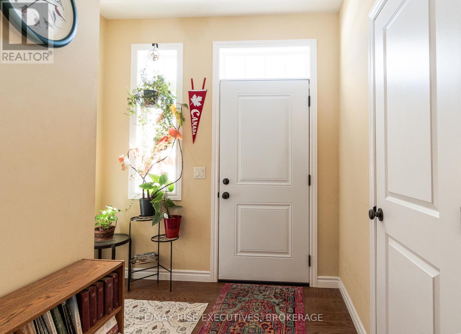 4 - 7 Autumn Lane S, Huntsville, Ontario  P1H 0C7 - Photo 3 - X12799322