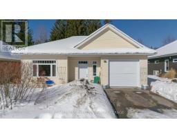 4 - 7 AUTUMN LANE S, Huntsville, Ontario