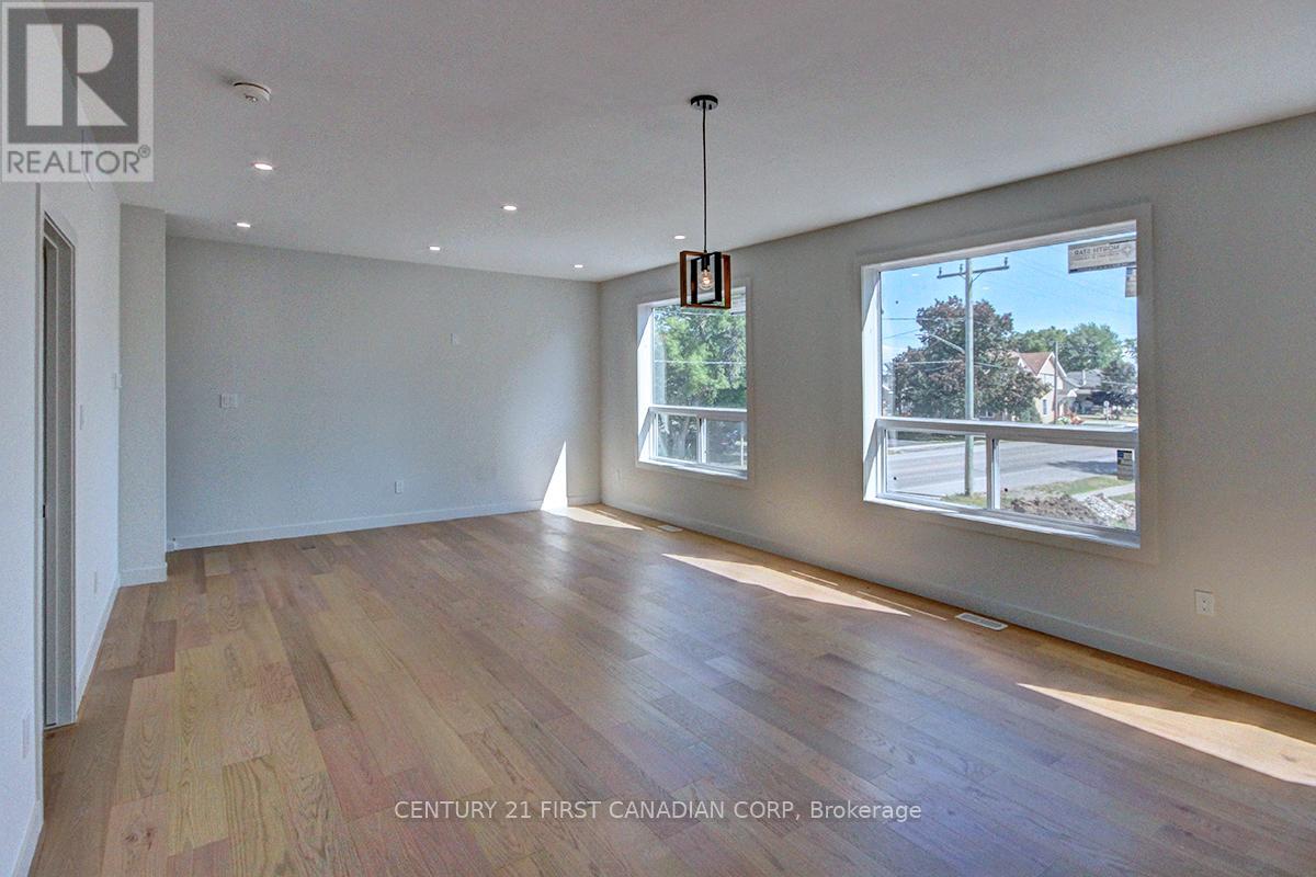 173 William Street, North Middlesex, Ontario  N0M 1A0 - Photo 12 - X12799246