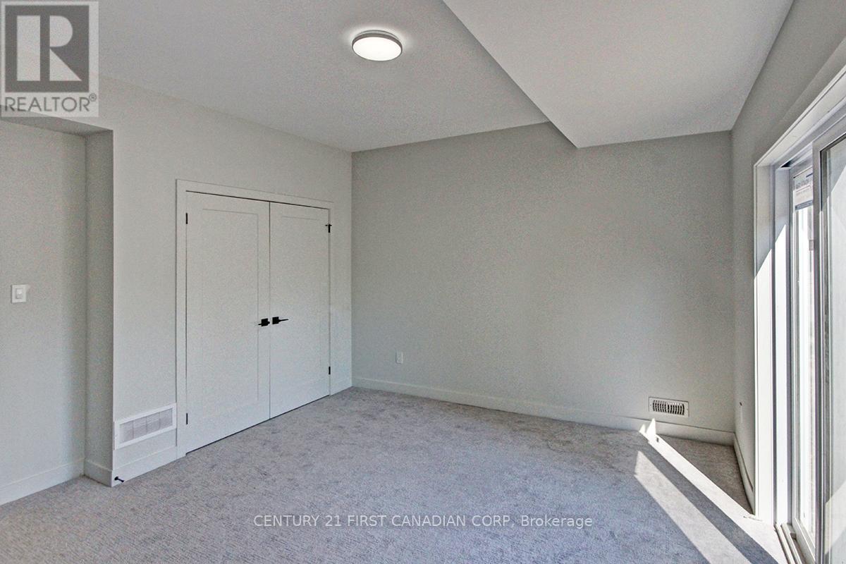 173 William Street, North Middlesex, Ontario  N0M 1A0 - Photo 5 - X12799246