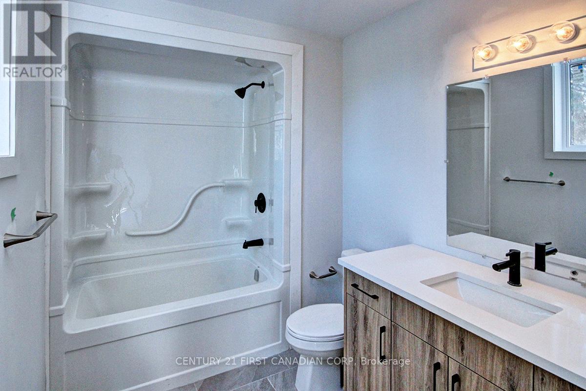 173 William Street, North Middlesex, Ontario  N0M 1A0 - Photo 6 - X12799246