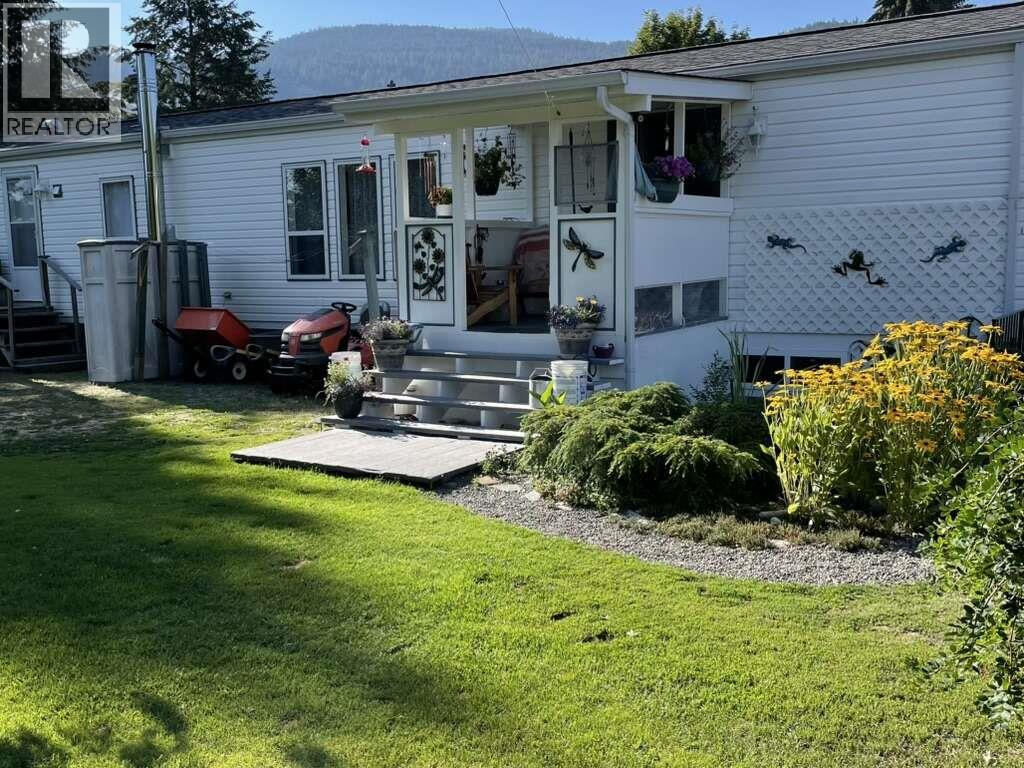 4980 Vernon Street, Grand Forks, British Columbia  V0H 1H5 - Photo 1 - 10376406