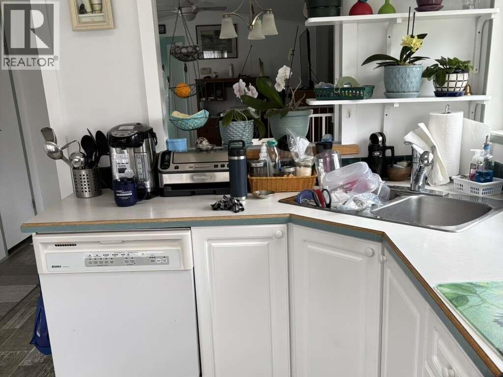 4980 Vernon Street, Grand Forks, British Columbia  V0H 1H5 - Photo 9 - 10376406