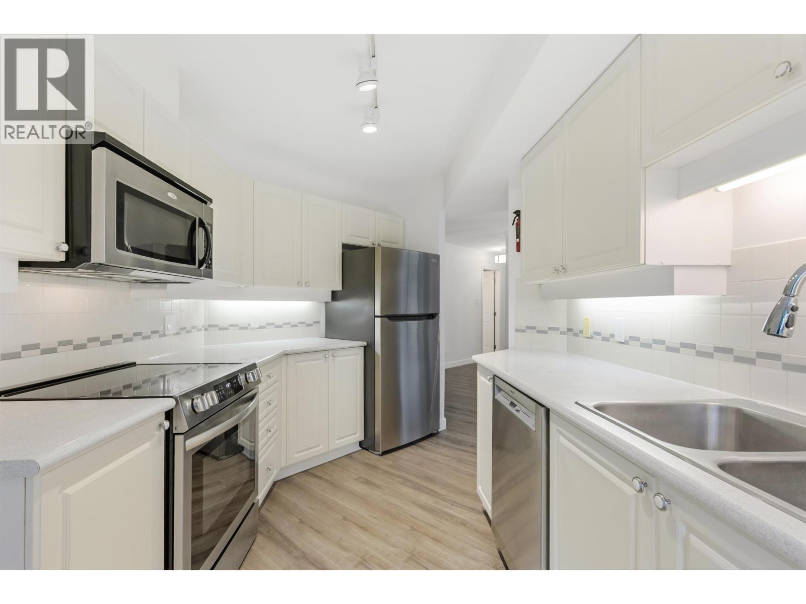 205 6188 Patterson Avenue, Burnaby, British Columbia  V5H 2N1 - Photo 11 - R3091076