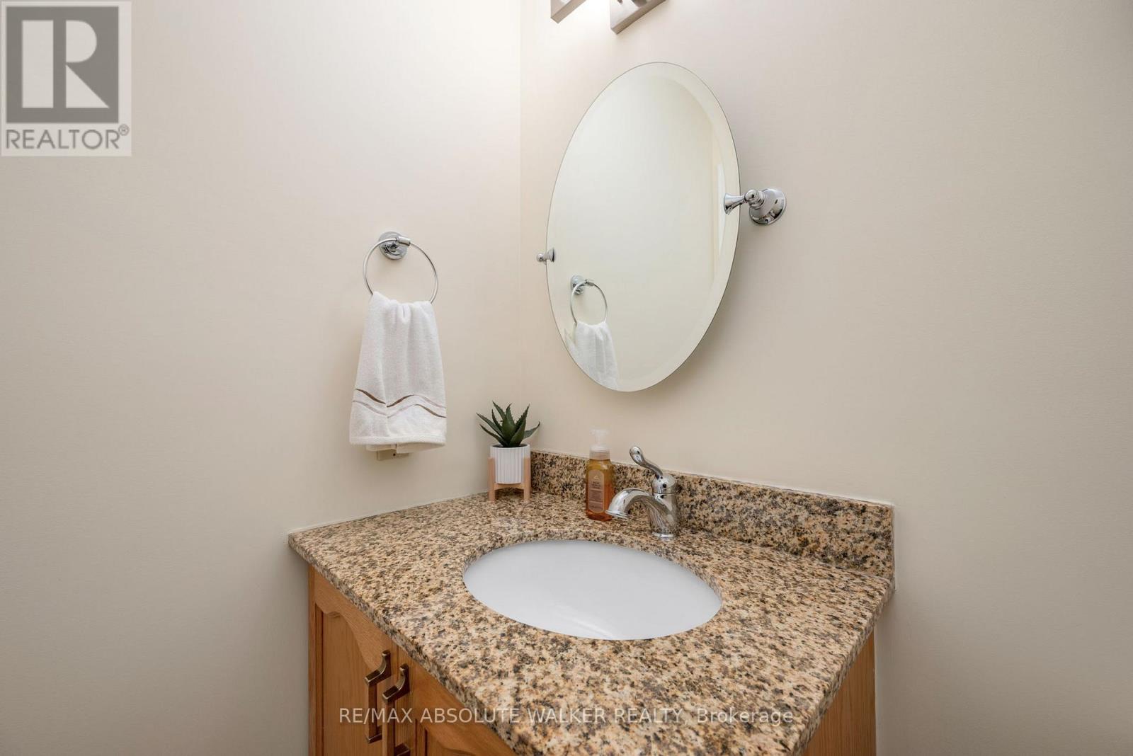 6169 Oak Meadows Drive, Ottawa, Ontario  K1C 7G8 - Photo 17 - X12799236