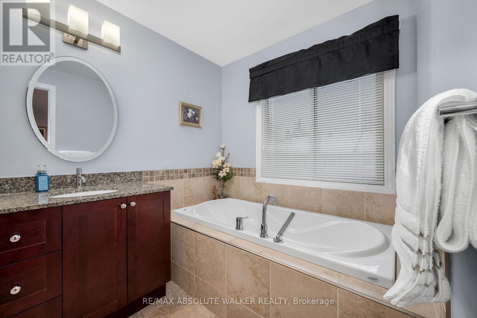 6169 Oak Meadows Drive, Ottawa, Ontario  K1C 7G8 - Photo 20 - X12799236