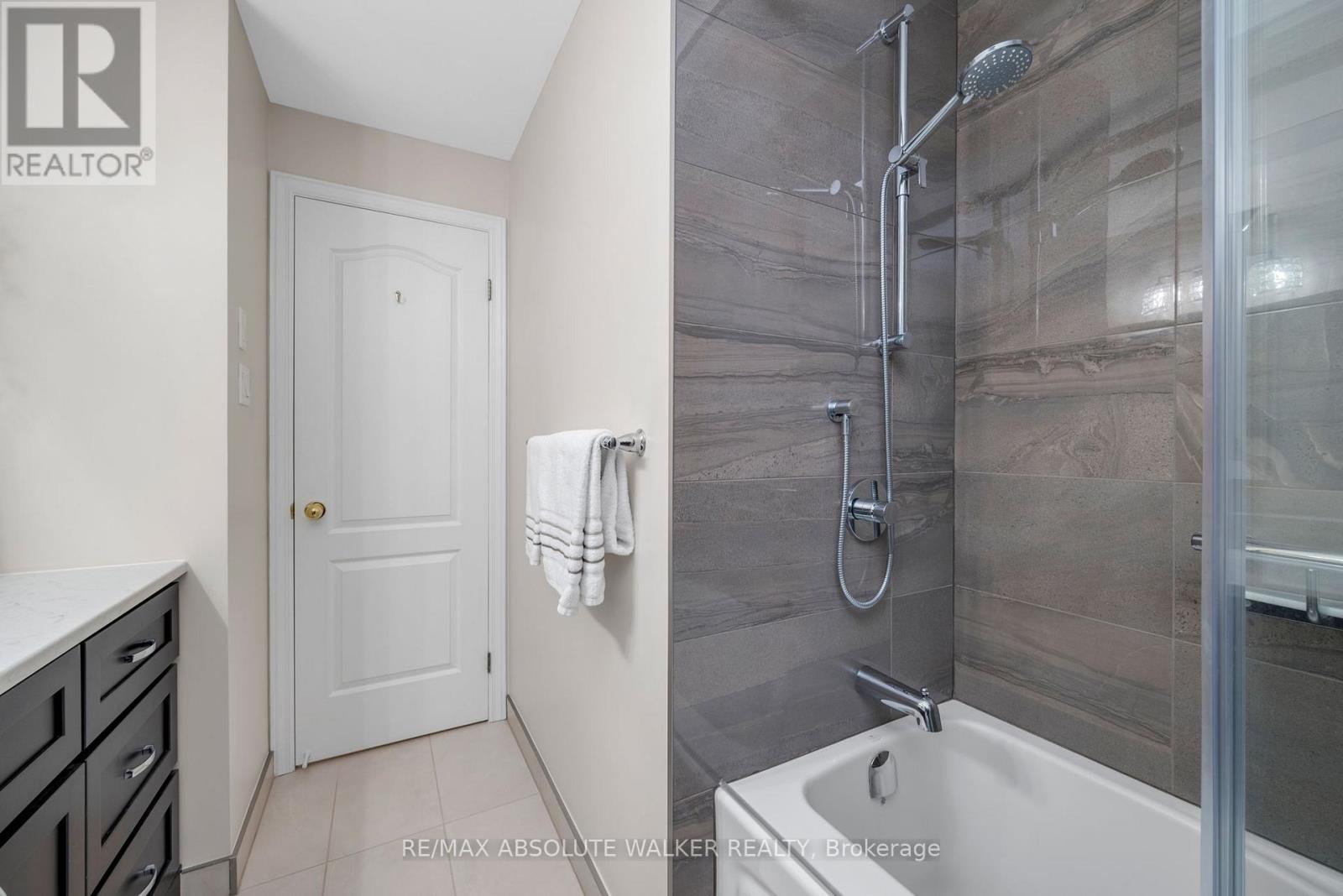 6169 Oak Meadows Drive, Ottawa, Ontario  K1C 7G8 - Photo 27 - X12799236