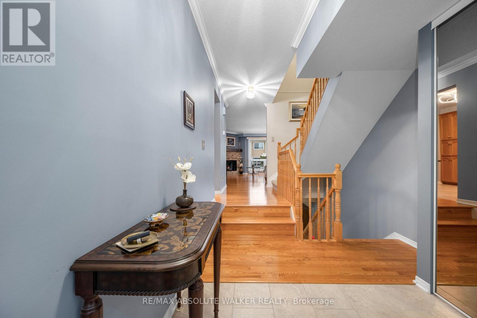 6169 Oak Meadows Drive, Ottawa, Ontario  K1C 7G8 - Photo 3 - X12799236