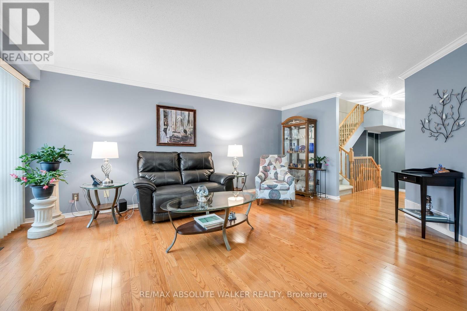 6169 Oak Meadows Drive, Ottawa, Ontario  K1C 7G8 - Photo 5 - X12799236