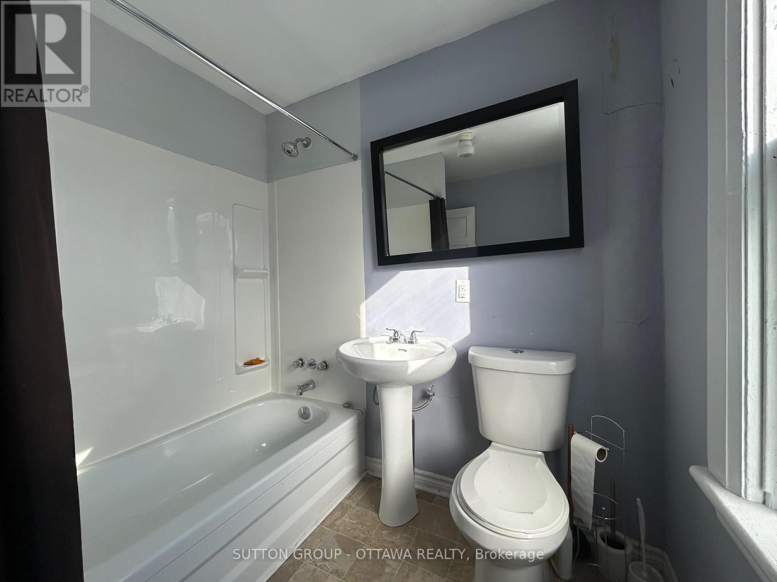 58 Armstrong Street, Ottawa, Ontario  K1Y 2V7 - Photo 12 - X12799252