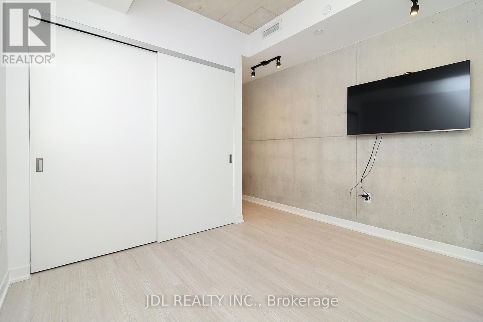 519 - 195 Mccaul Street, Toronto (Kensington-Chinatown), Ontario  M5T 1W6 - Photo 4 - C12796972