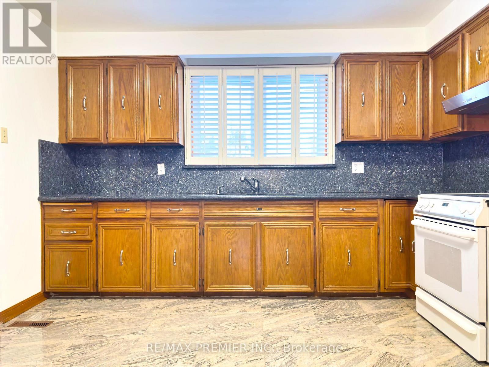 56 Fairchild Avenue, Toronto, Ontario  M2M 1T7 - Photo 15 - C12798332