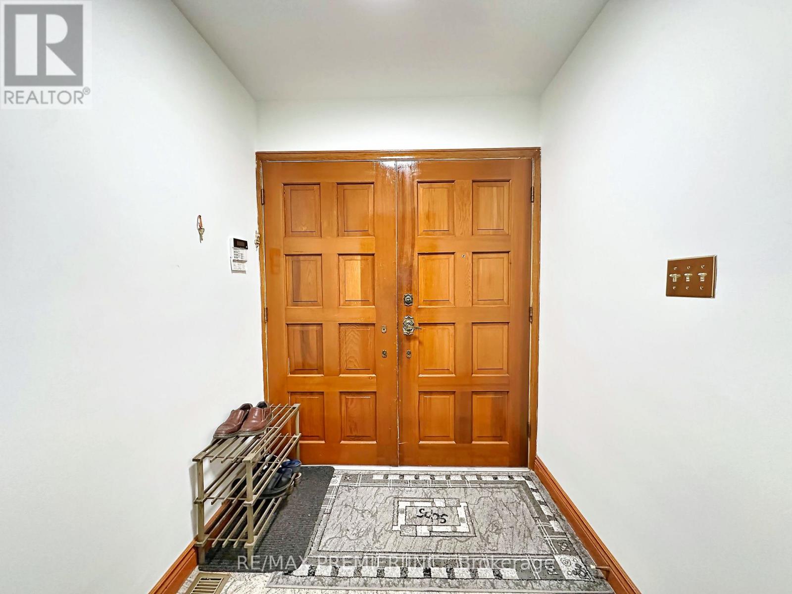 56 Fairchild Avenue, Toronto, Ontario  M2M 1T7 - Photo 3 - C12798332