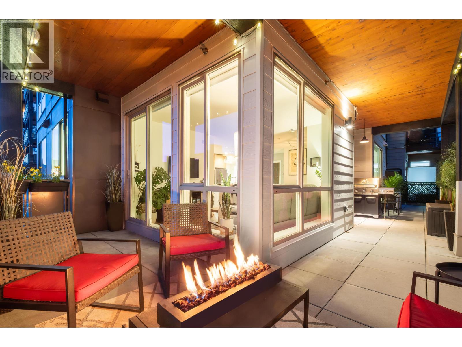 201 108 E 8th Street, North Vancouver, British Columbia  V7L 0H1 - Photo 1 - R3091152