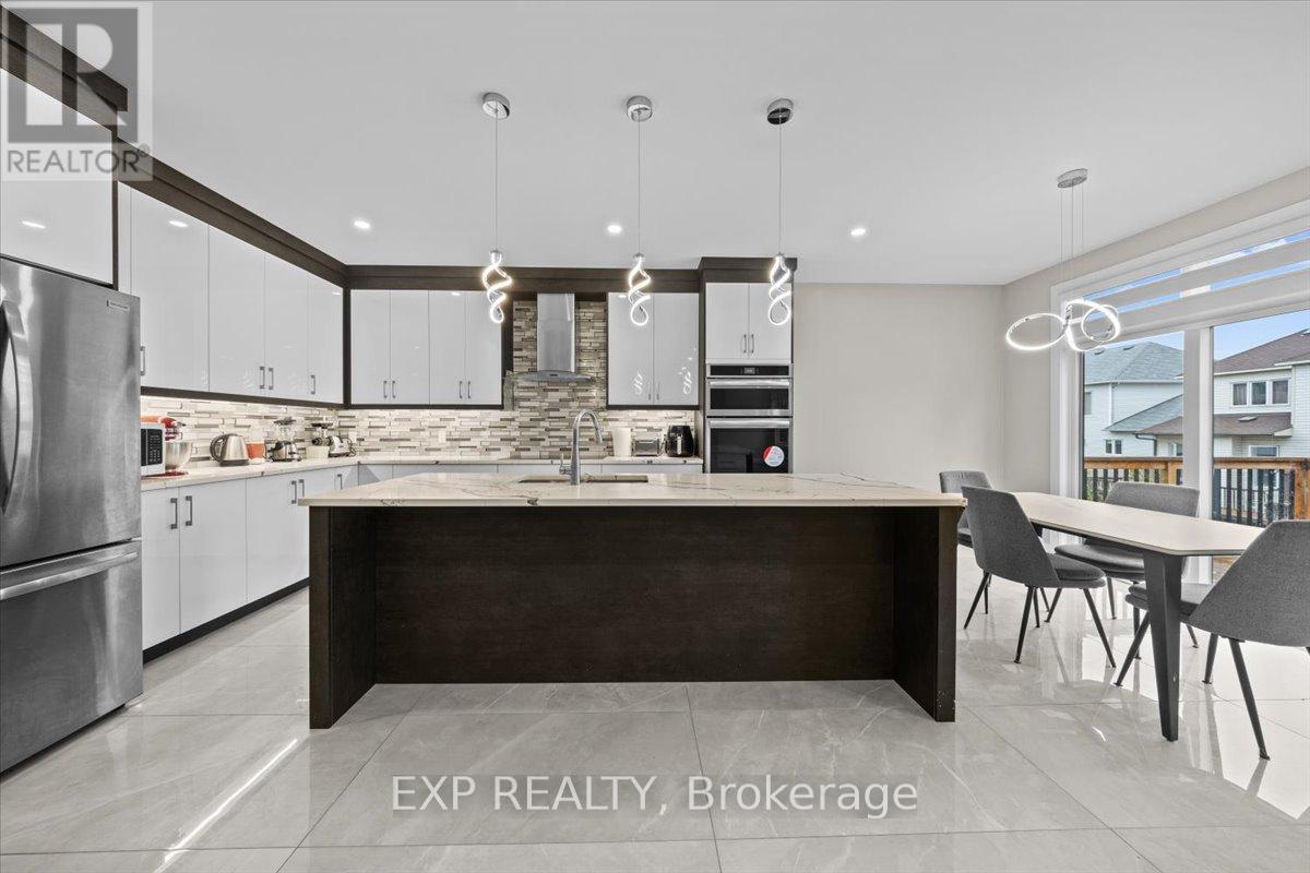 348 Abbeydale Circle, Ottawa, Ontario  K2K 0E9 - Photo 4 - X12662442