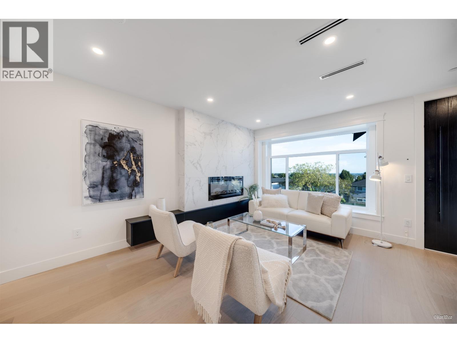 1167 E 63rd Avenue, Vancouver, British Columbia  V5X 2L3 - Photo 2 - R3091200