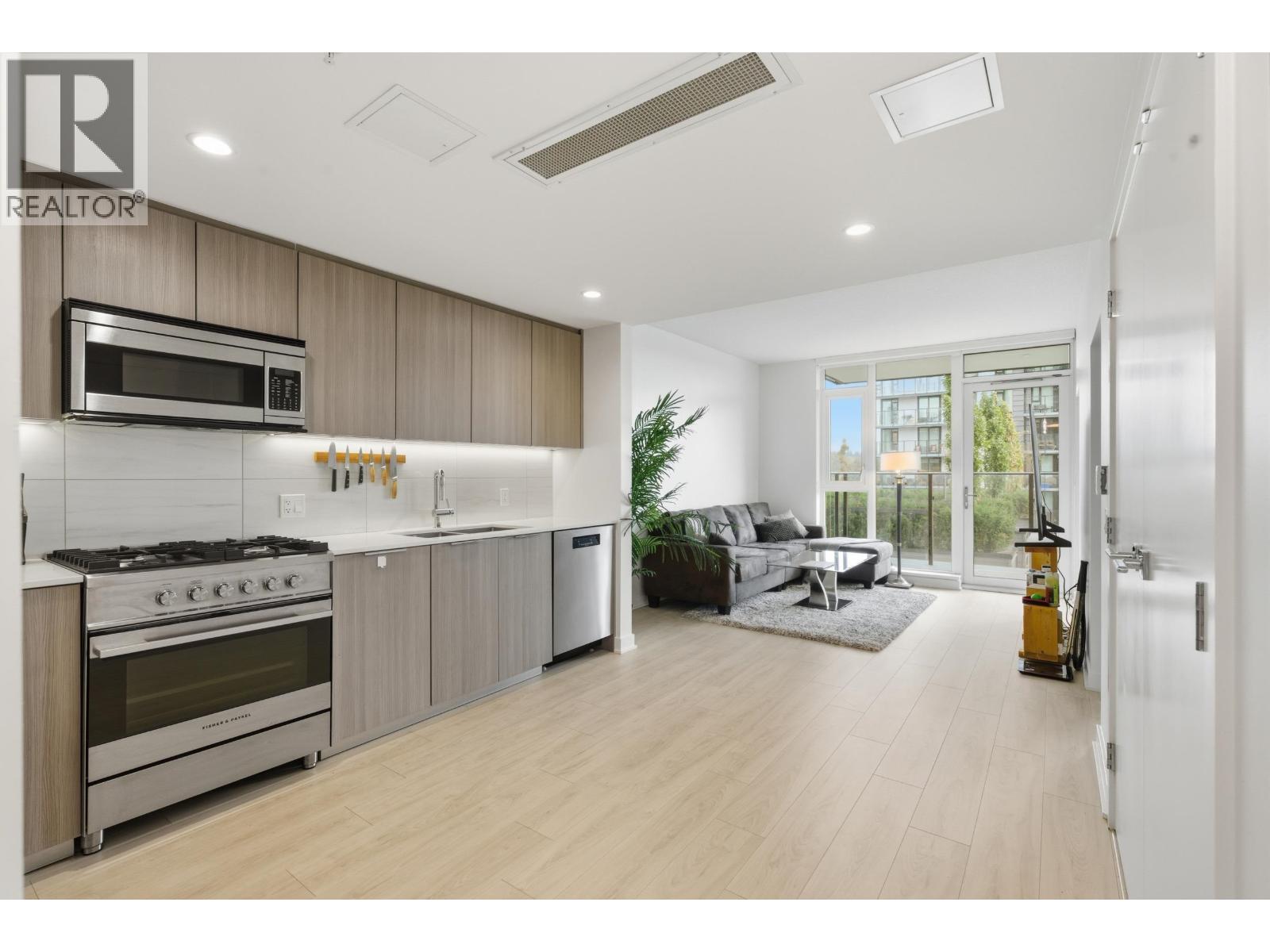 602 1401 Hunter Street, North Vancouver, British Columbia  V7J 0E2 - Photo 2 - R3091216