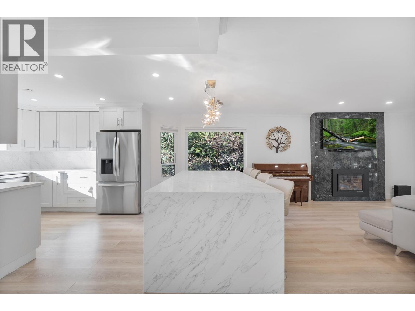 284 Montroyal Boulevard, North Vancouver, British Columbia  V7N 4E5 - Photo 12 - R3091175