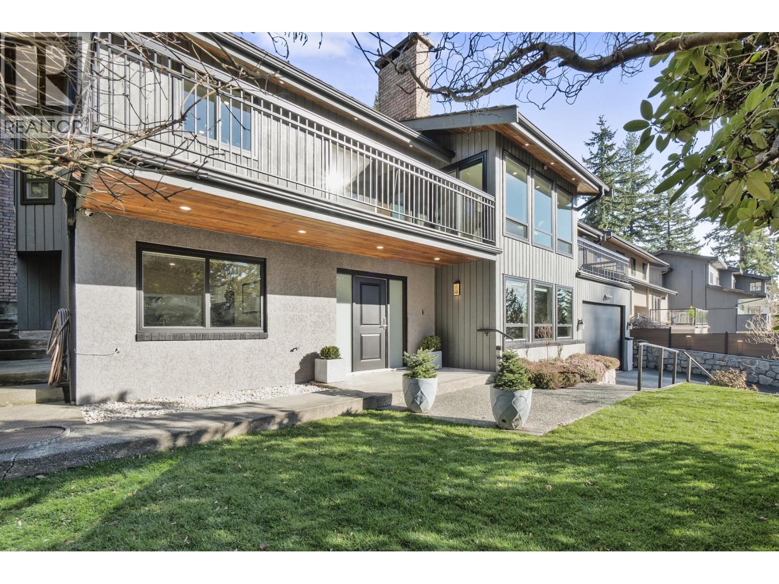 284 Montroyal Boulevard, North Vancouver, British Columbia  V7N 4E5 - Photo 2 - R3091175