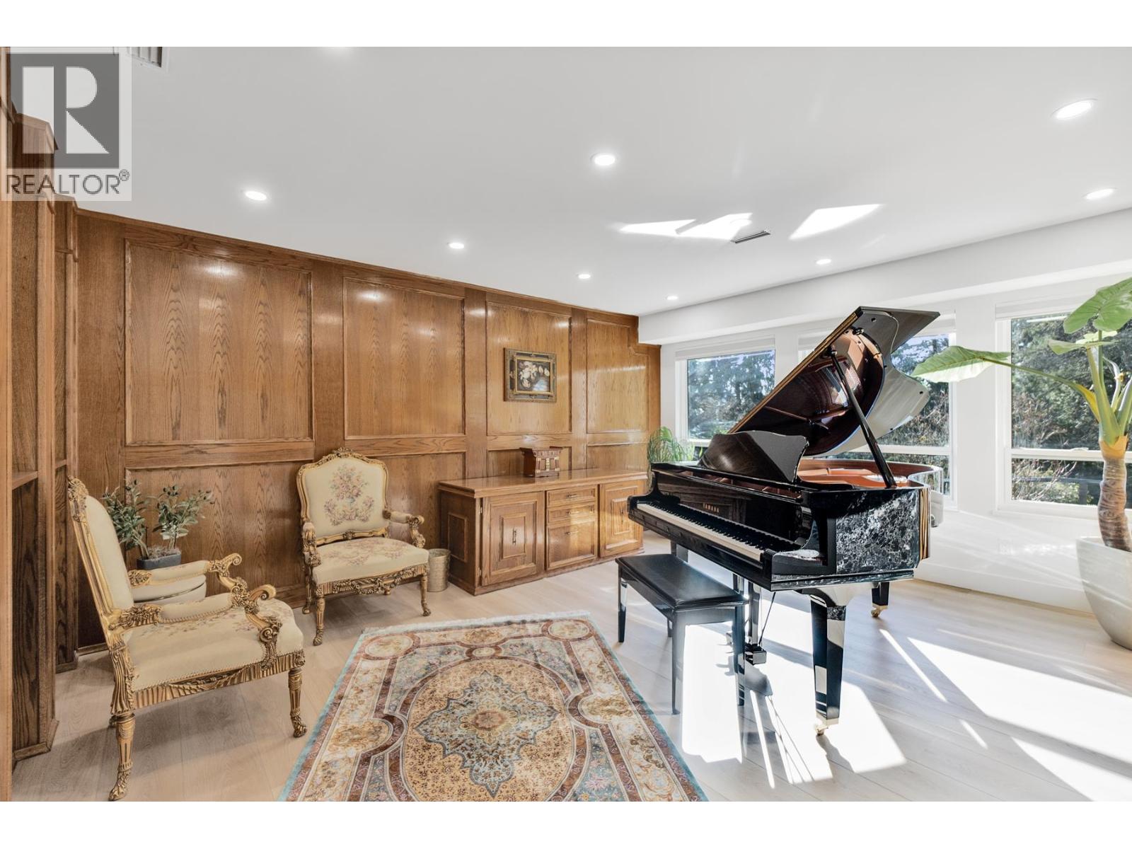 284 Montroyal Boulevard, North Vancouver, British Columbia  V7N 4E5 - Photo 3 - R3091175