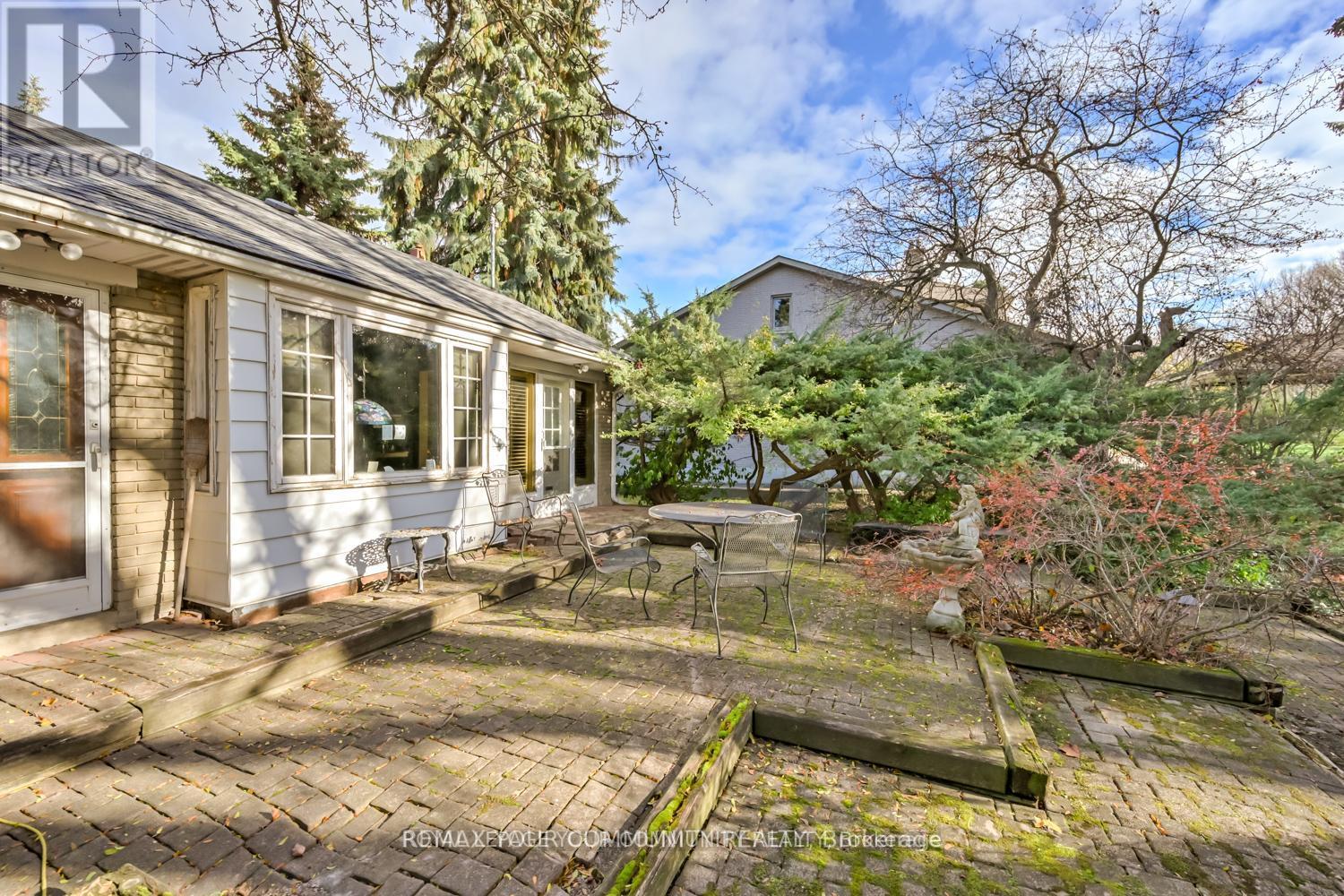 23 Denham Drive, Richmond Hill, Ontario  L4C 6H6 - Photo 12 - N12799224