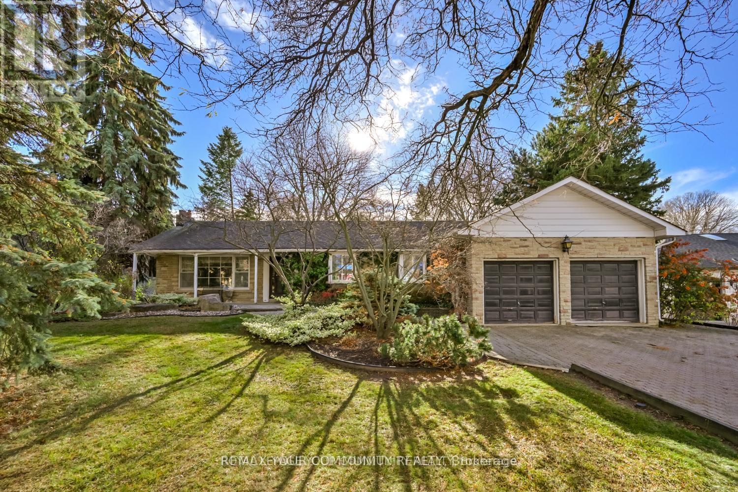 23 Denham Drive, Richmond Hill, Ontario  L4C 6H6 - Photo 3 - N12799224