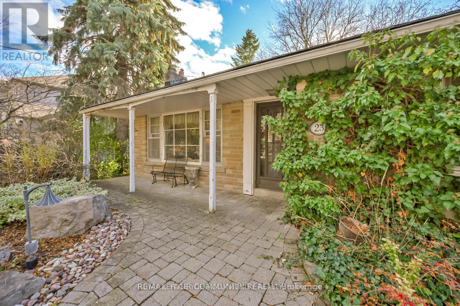 23 Denham Drive, Richmond Hill, Ontario  L4C 6H6 - Photo 9 - N12799224