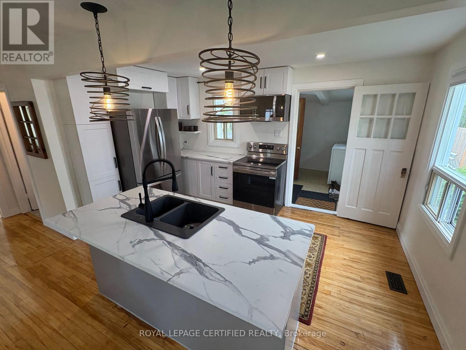 139 Memorial Avenue, Orillia, Ontario  L3V 5X1 - Photo 4 - S12799278