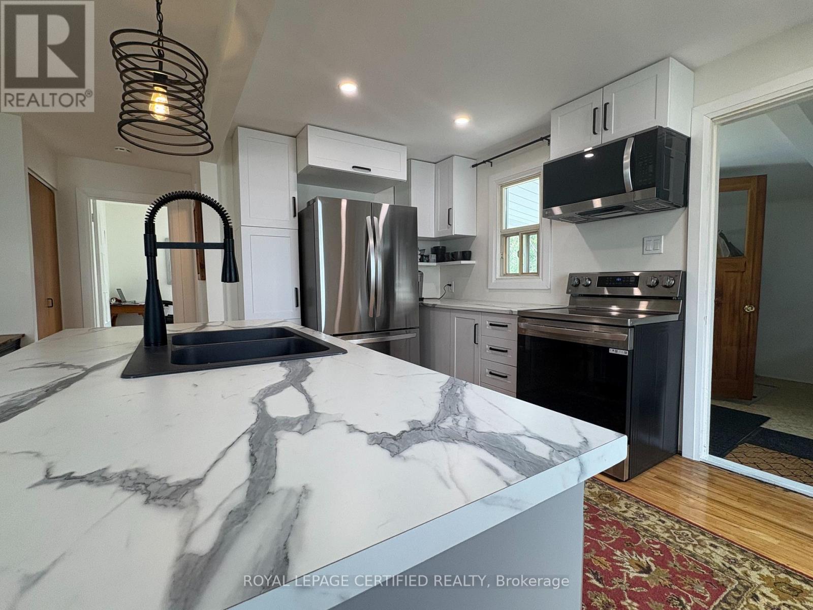 139 Memorial Avenue, Orillia, Ontario  L3V 5X1 - Photo 5 - S12799278