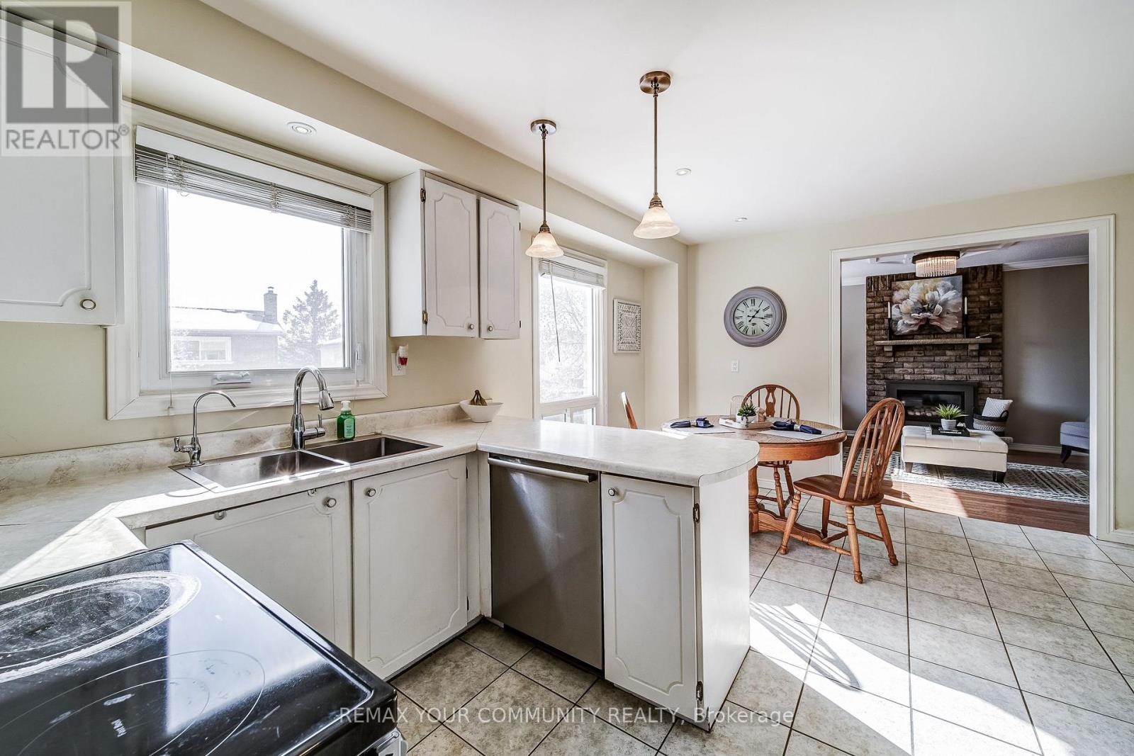 911 Ferndale Crescent, Newmarket, Ontario  L3Y 6B6 - Photo 13 - N12799164