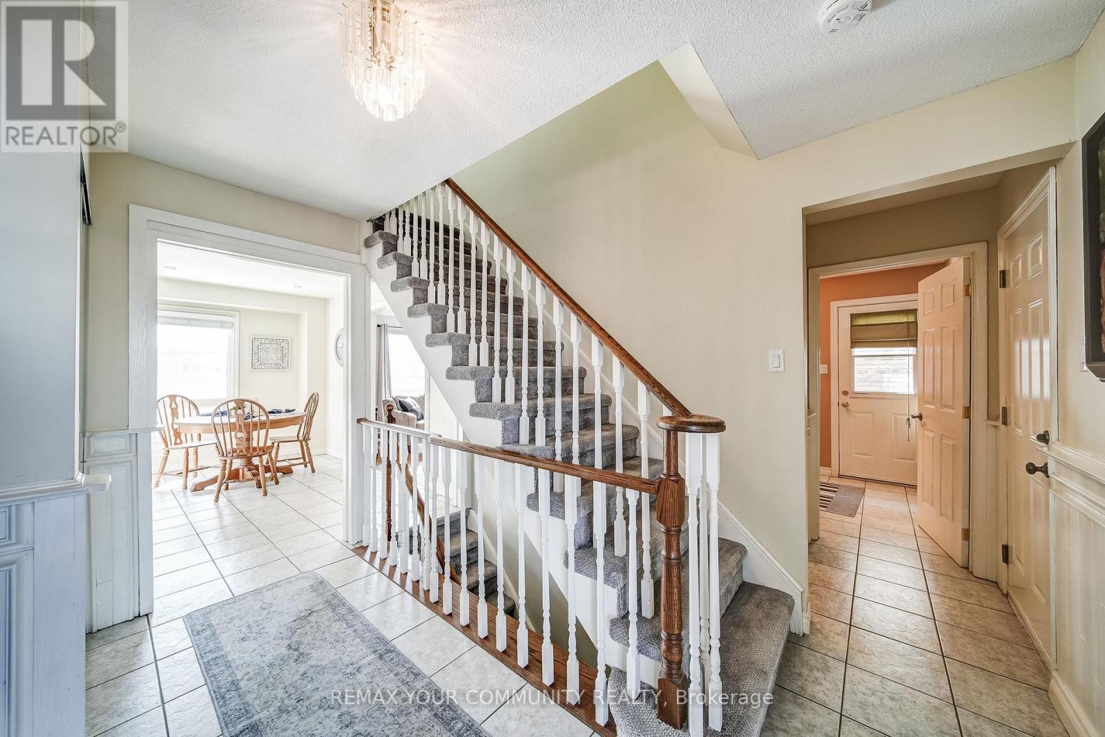 911 Ferndale Crescent, Newmarket, Ontario  L3Y 6B6 - Photo 8 - N12799164