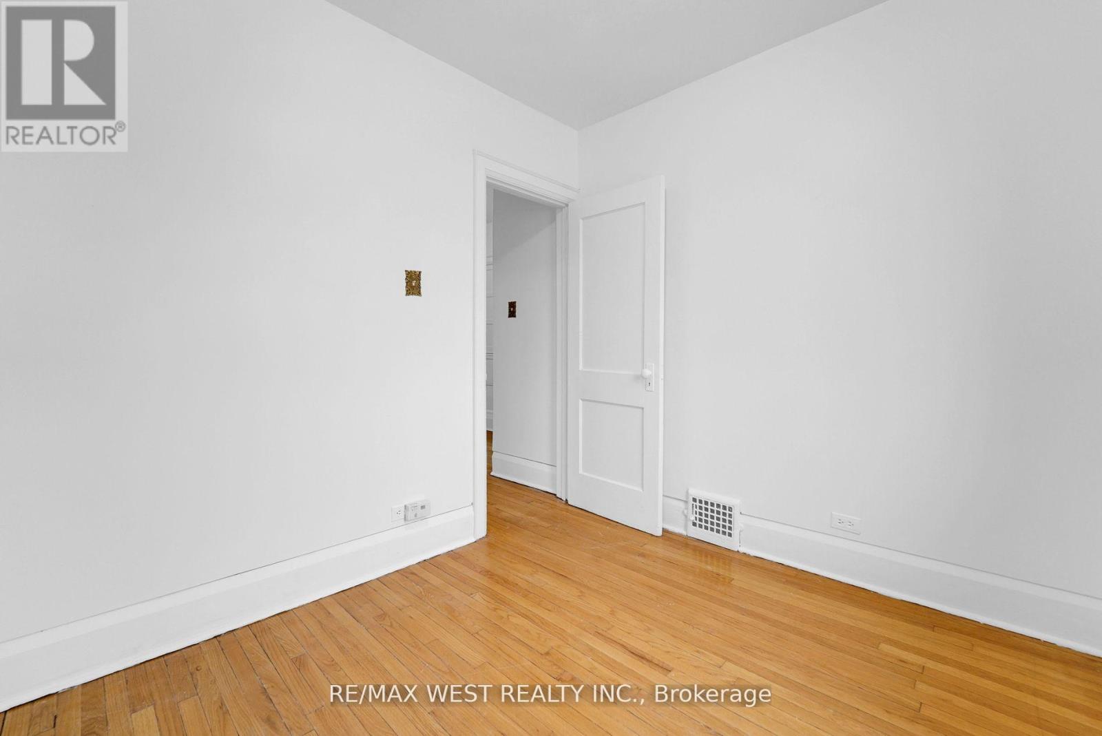 151 Ascot Avenue, Toronto, Ontario  M6E 1G5 - Photo 18 - W12799232