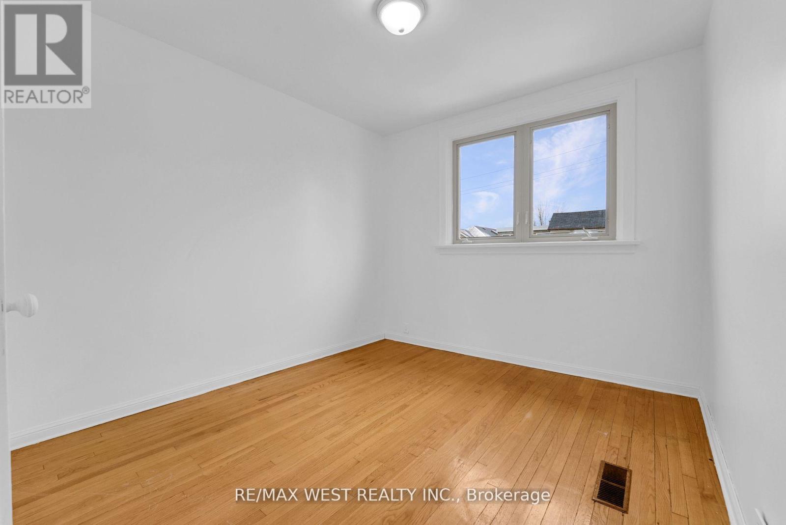 151 Ascot Avenue, Toronto, Ontario  M6E 1G5 - Photo 19 - W12799232