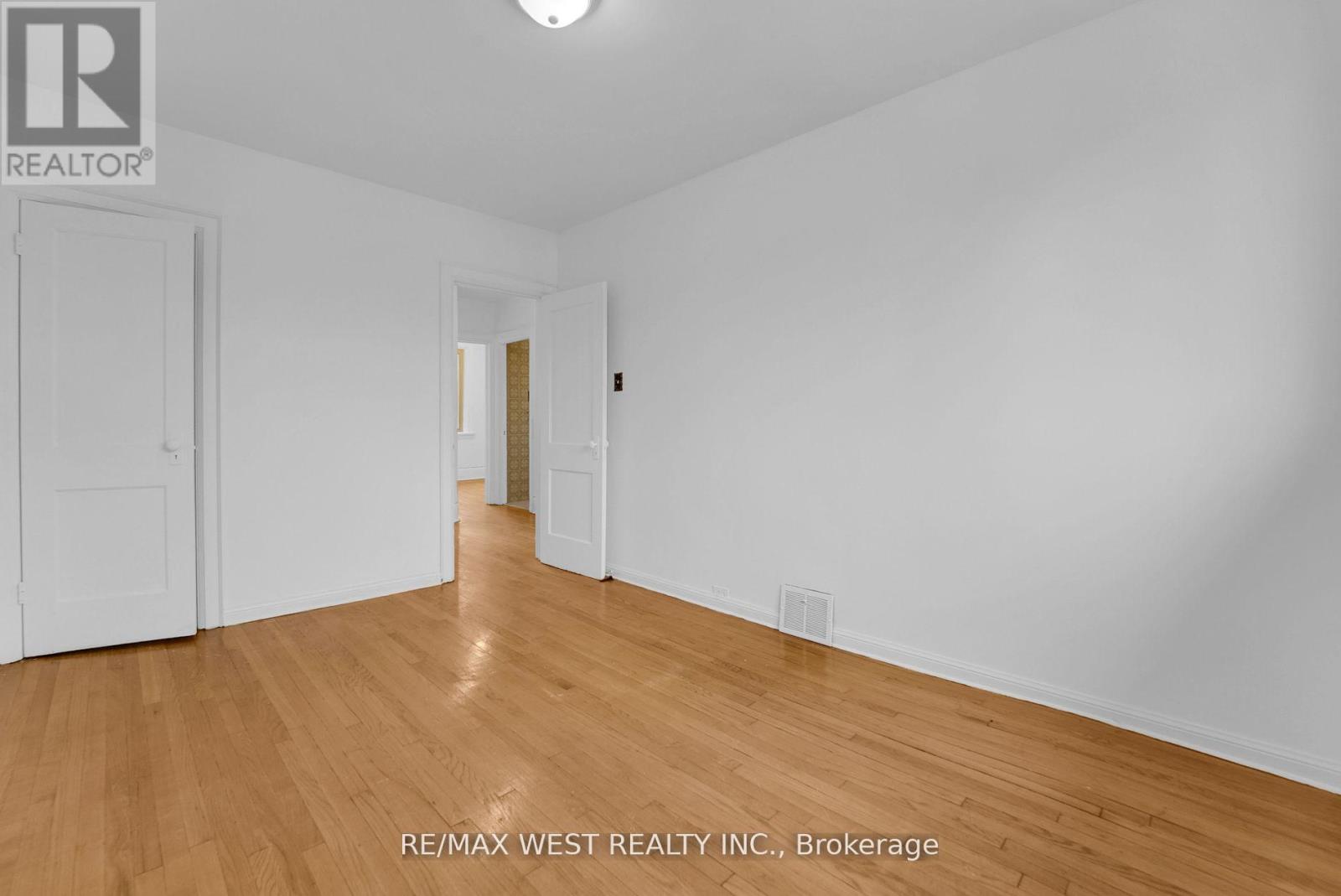 151 Ascot Avenue, Toronto, Ontario  M6E 1G5 - Photo 22 - W12799232