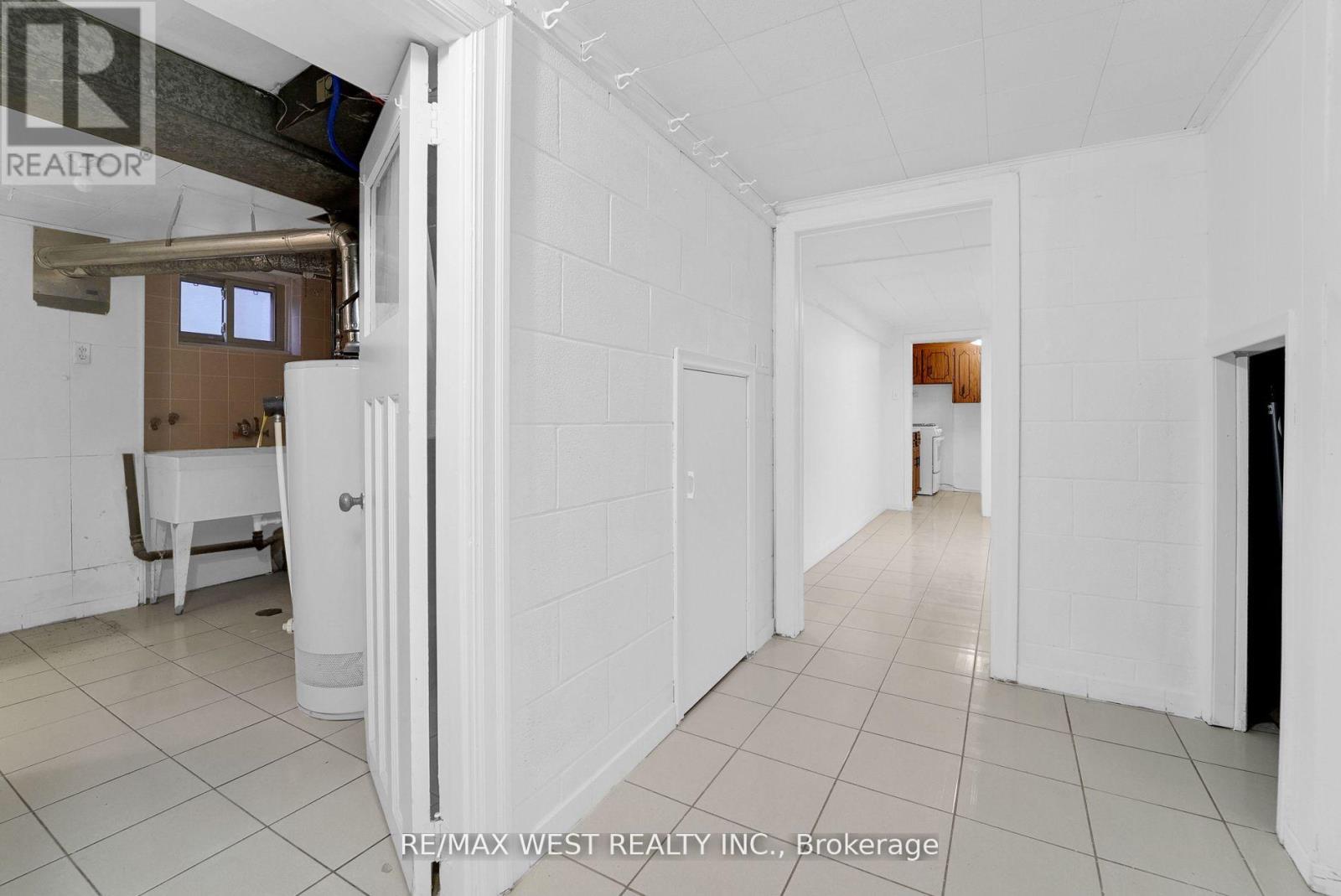 151 Ascot Avenue, Toronto, Ontario  M6E 1G5 - Photo 25 - W12799232