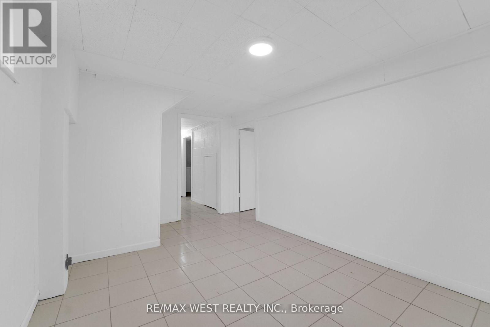 151 Ascot Avenue, Toronto, Ontario  M6E 1G5 - Photo 28 - W12799232