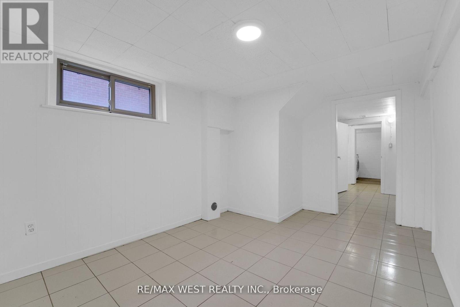 151 Ascot Avenue, Toronto, Ontario  M6E 1G5 - Photo 33 - W12799232