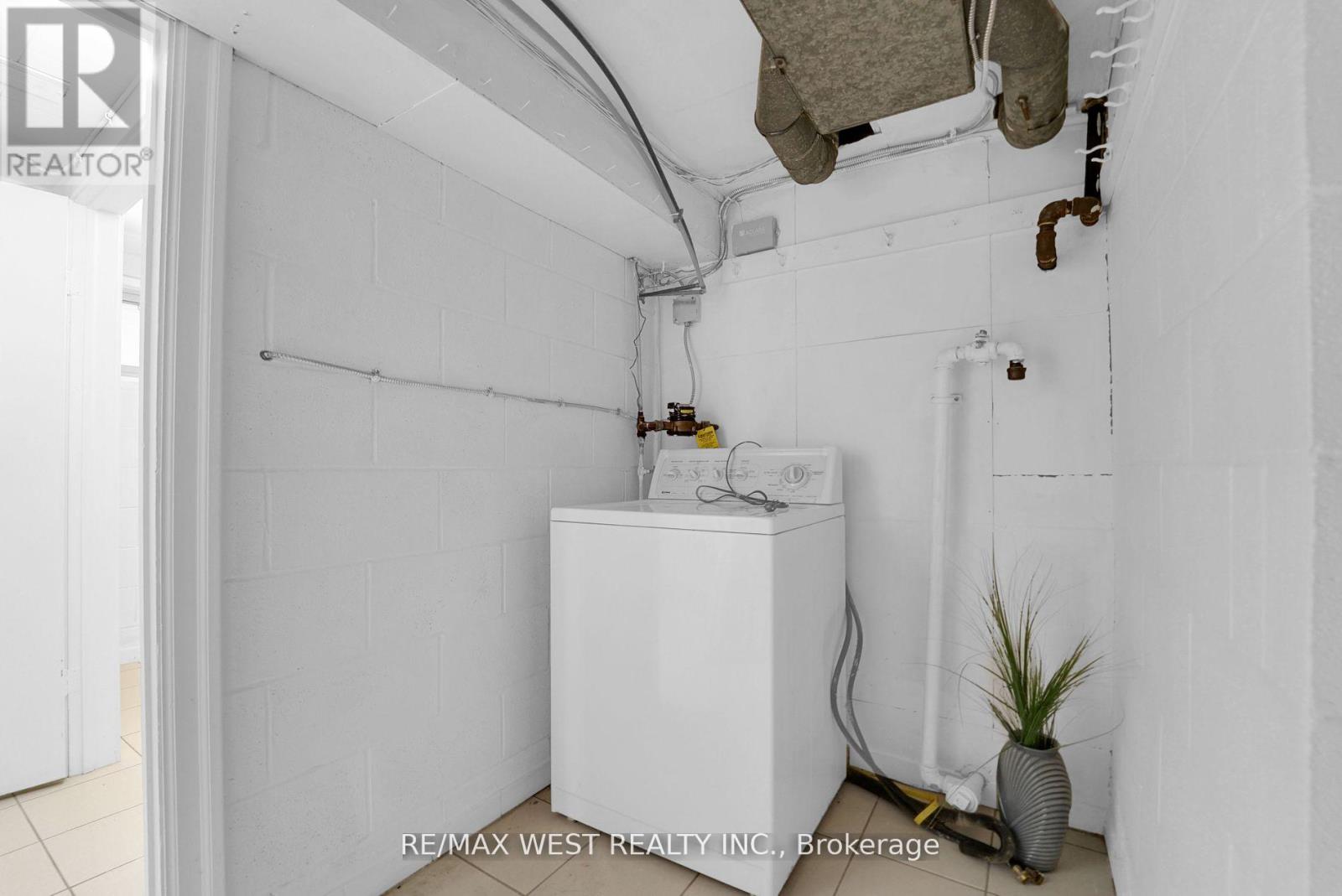 151 Ascot Avenue, Toronto, Ontario  M6E 1G5 - Photo 36 - W12799232