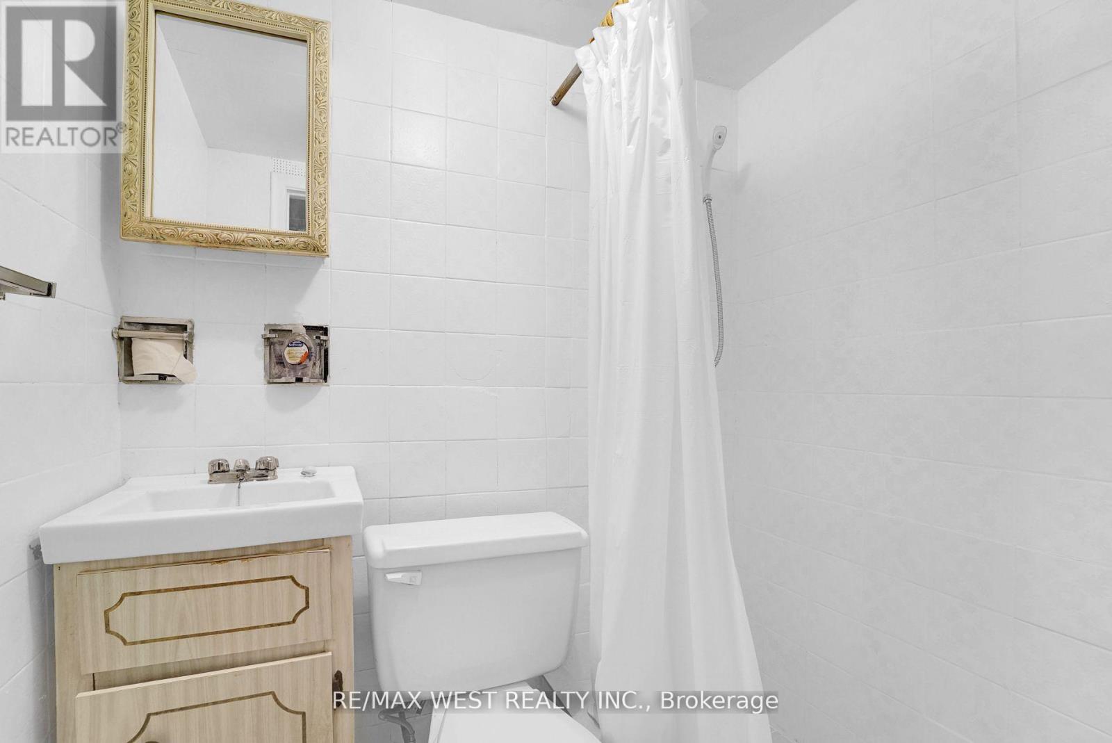 151 Ascot Avenue, Toronto, Ontario  M6E 1G5 - Photo 37 - W12799232