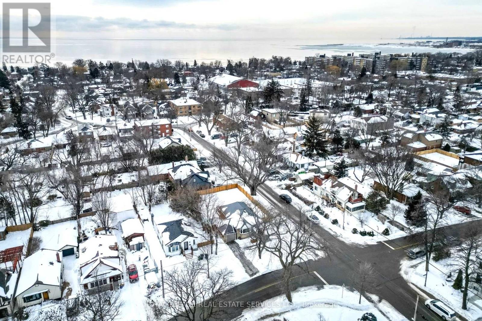 41 Ash Crescent, Toronto (Long Branch), Ontario  M8W 1E4 - Photo 3 - W12799280